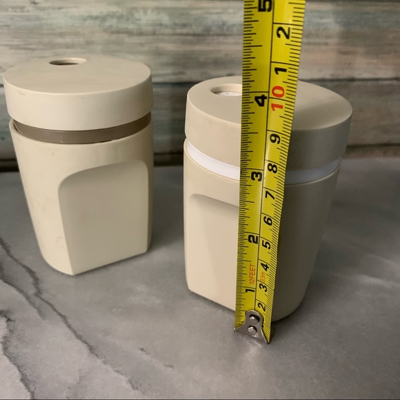 Tupperware Vintage Twist Top Travel Salt & Pepper Shakers - Picture 3 of 6